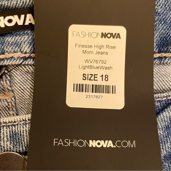 Fashion Nova 18 NWT Finesse High Rise Mom Jeans Women’s Distressed Light Blue - Picture 7 of 11